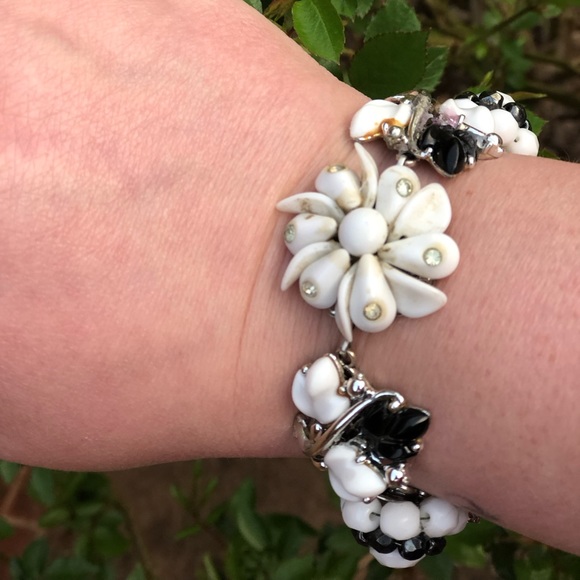 “Concerto” 🎶 Hand crafted bracelet from upcycled vintage jewelry! - Picture 6 of 10